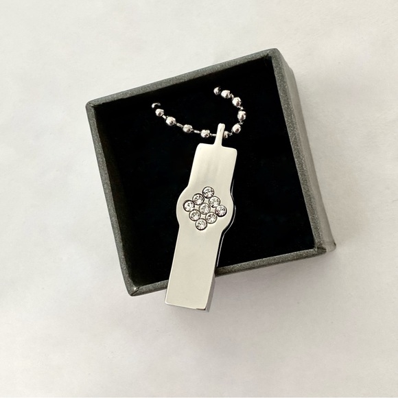 Stainless Steel Cross Pendant Necklace Swarovski Crystals Religious Men & Women - Picture 3 of 11